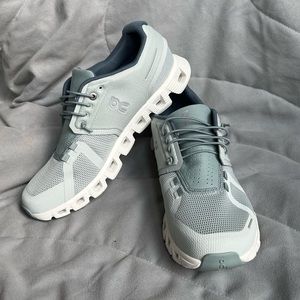 On Cloud 5 running shoes - sz W’s 9 - surf/cobble